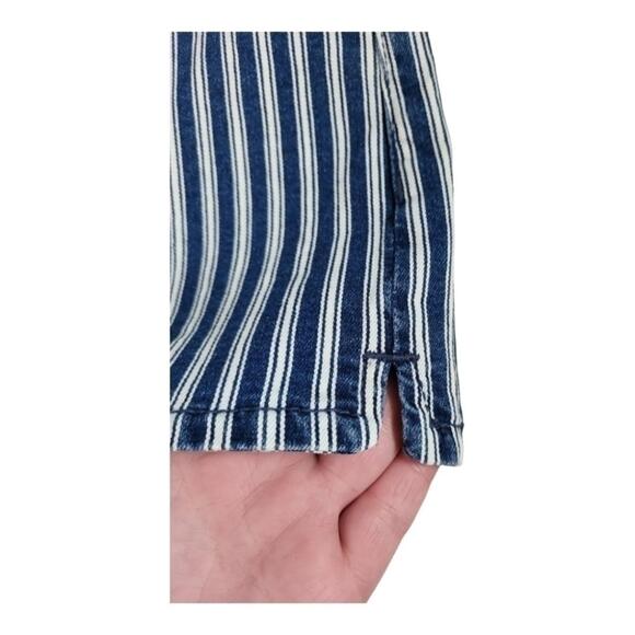 American Eagle Stripped Jean Shorts. Size 0. Blue & White - Picture 9 of 10
